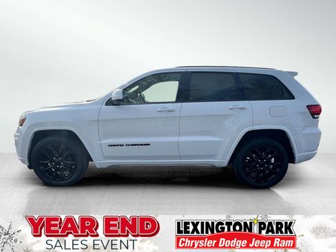 Used 2020 Jeep Grand Cherokee Altitude image 3