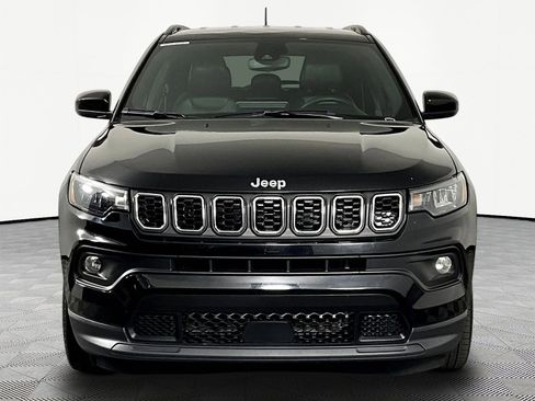 Used 2024 Jeep Compass Latitude AWD/4WD image 2