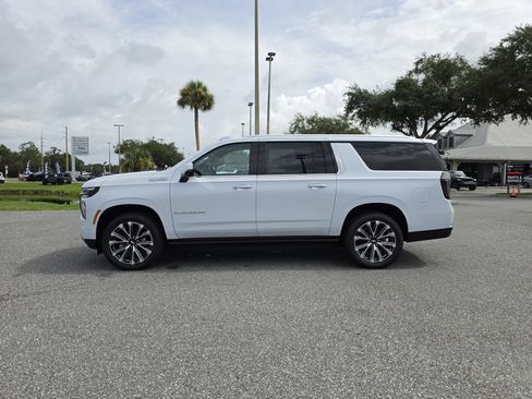 New 2026 Chevrolet Suburban High Country RWD image 9