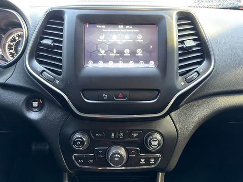 Used 2020 Jeep Cherokee Latitude Plus w/ Cold Weather Group image 25