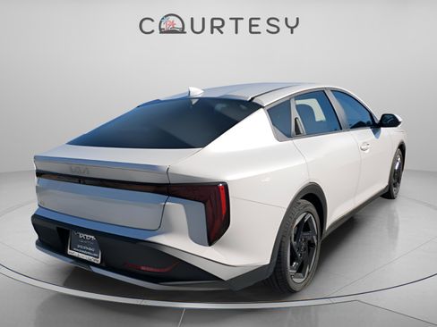 New 2025 Kia K4 EX image 4