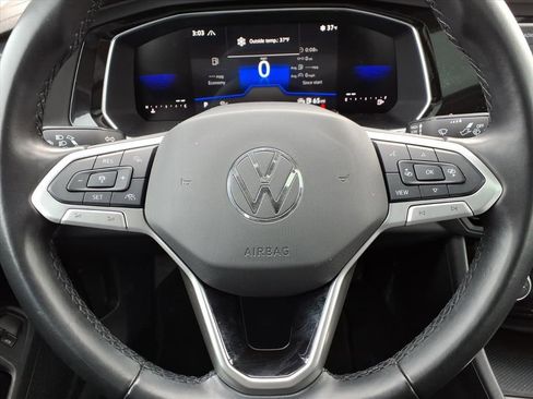 Used 2023 Volkswagen Jetta SE w/ Panoramic Sunroof Package image 18