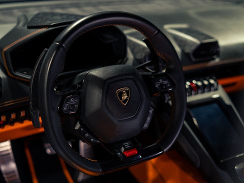 Used 2020 Lamborghini Huracan EVO RWD image 26