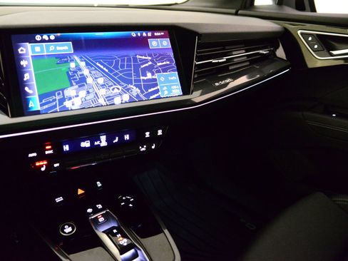 Used 2025 Audi Q4 e-tron Premium Plus w/ Premium Plus image 30