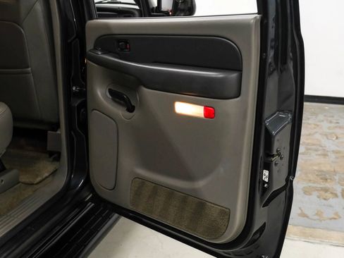 Used 2003 Chevrolet Suburban LT w/ LT Preferred Equipment Group RWD image 40