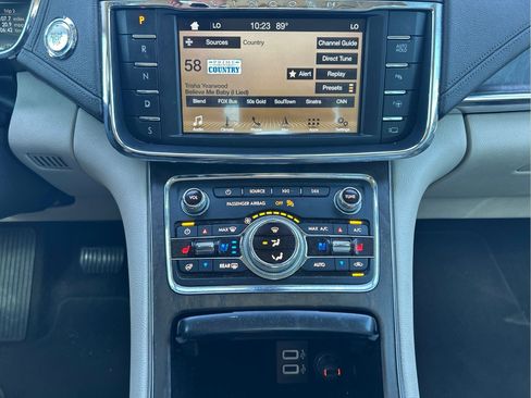 Used 2019 Lincoln Continental Reserve FWD image 16