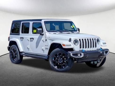 Used 2023 Jeep Wrangler Unlimited Sahara w/ Cold Weather Group AWD/4WD image 2