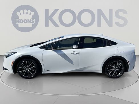 Used 2024 Toyota Prius XLE AWD/4WD image 2