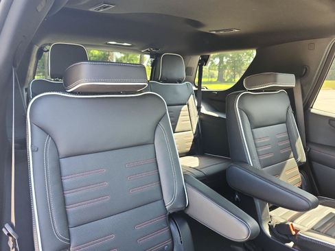 Certified 2025 GMC Yukon AT4 Ultimate AWD/4WD image 11