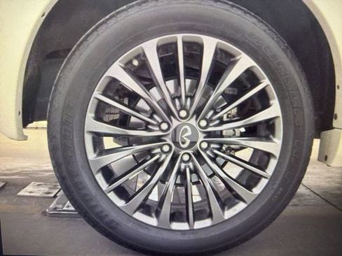 Used 2024 INFINITI QX80 Sensory AWD/4WD image 7