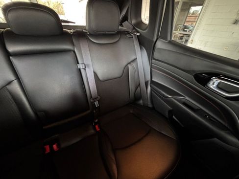 Used 2025 Jeep Compass Trailhawk image 37