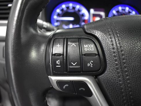 Used 2019 Toyota Highlander SE w/ Nightshade Edition AWD/4WD image 30