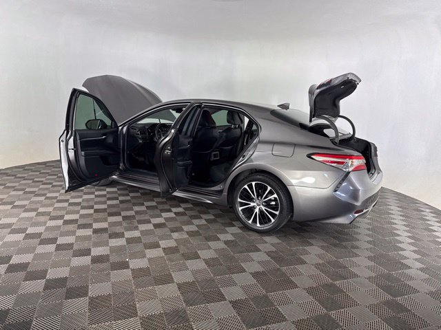 Used 2020 Toyota Camry SE FWD image 19