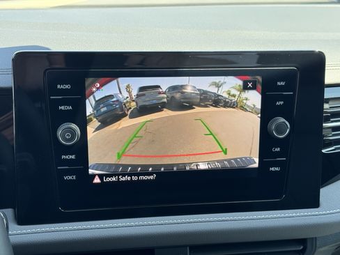 Used 2025 Volkswagen Jetta SEL FWD image 23