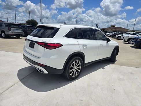 Used 2024 Mercedes-Benz GLC 300 4MATIC image 3