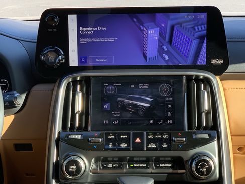 Used 2024 Lexus LX 600 4WD w/ Luxury Package image 29