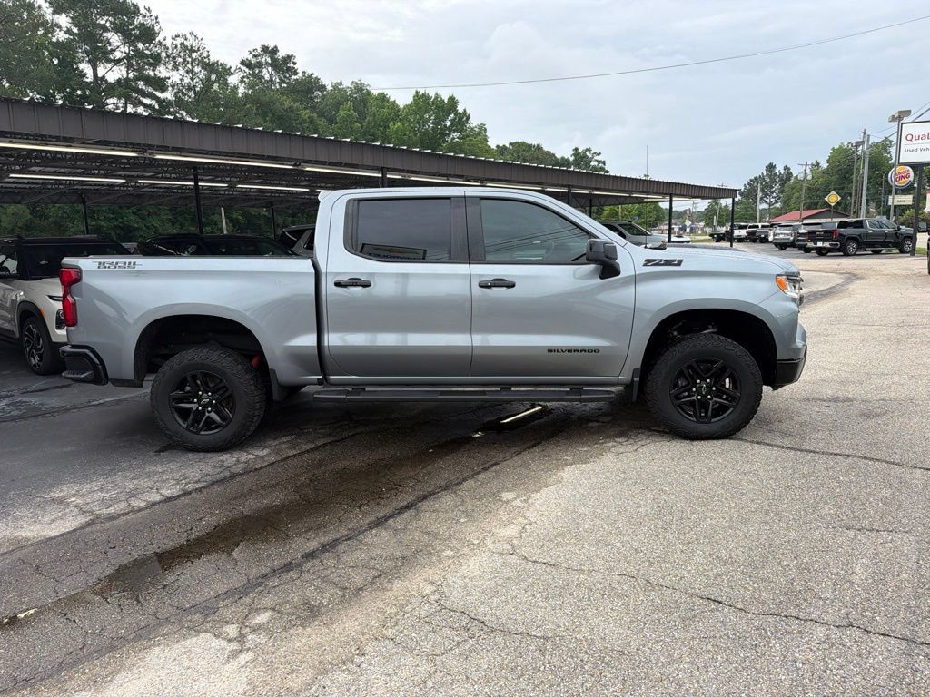 Used 2024 Chevrolet Silverado 1500 LT Trail Boss w/ Convenience Package II AWD/4WD image 5
