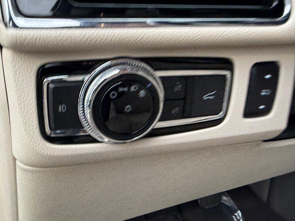 Used 2020 Lincoln Navigator Reserve w/ Luxury Package AWD/4WD image 19
