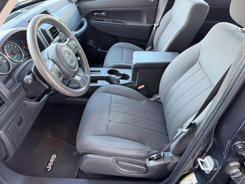 Used 2011 Jeep Liberty Sport AWD/4WD image 11