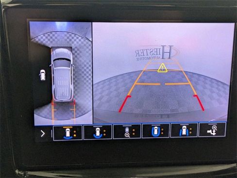 Used 2020 Chevrolet Traverse Premier image 23