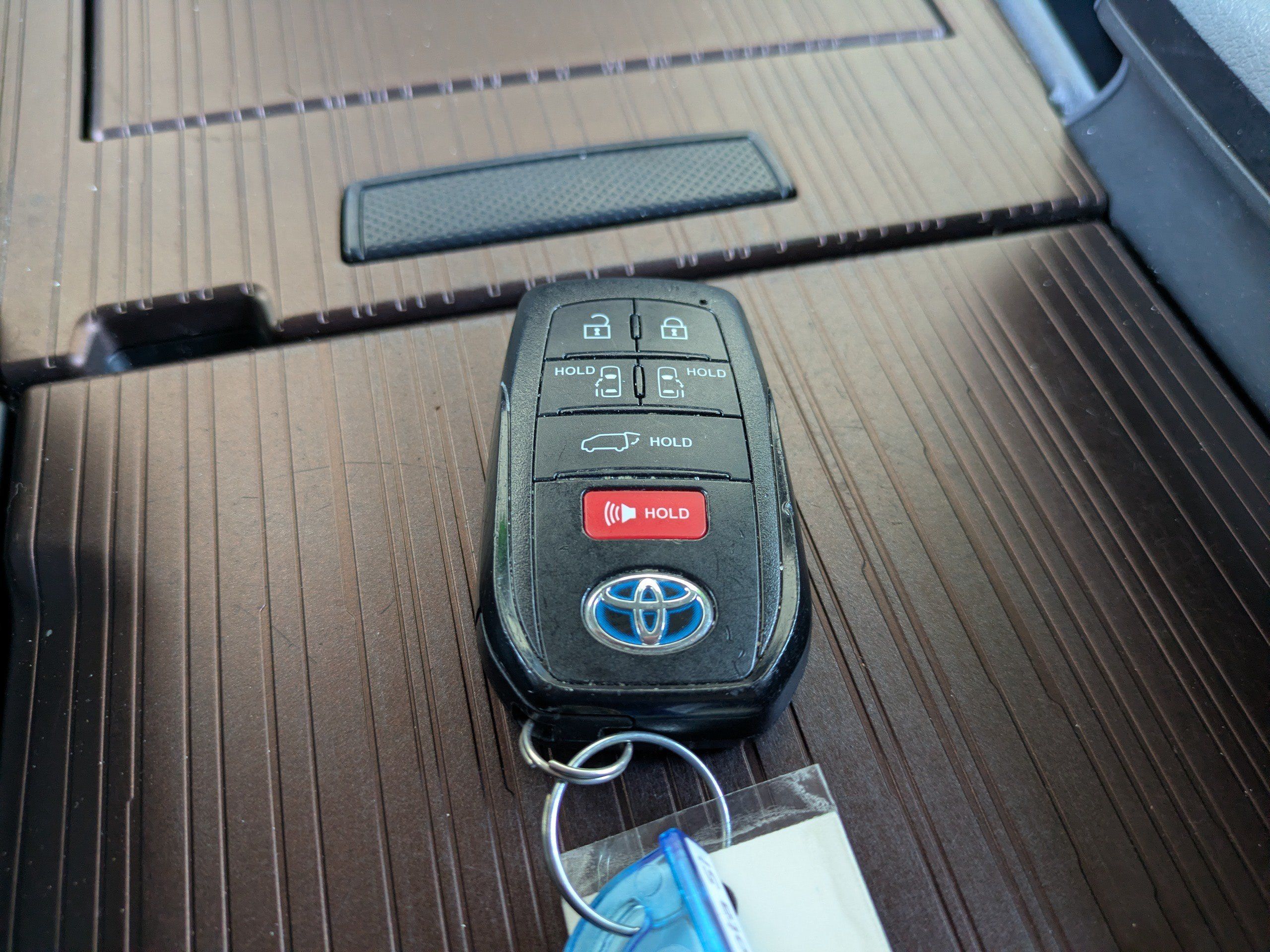 Used 2022 Toyota Sienna XLE AWD/4WD image 34