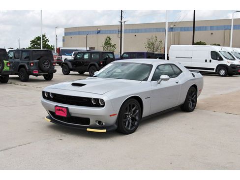 Used 2022 Dodge Challenger R/T w/ Plus Package image 3