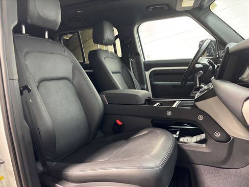 Used 2023 Land Rover Defender 130 S image 33