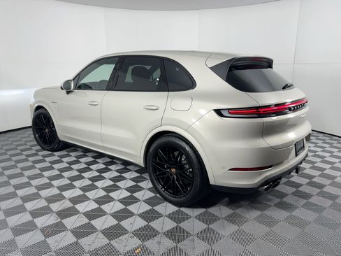 Used 2026 Porsche Cayenne E-Hybrid image 3