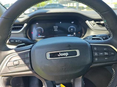 Used 2023 Jeep Grand Cherokee L Limited AWD/4WD image 5