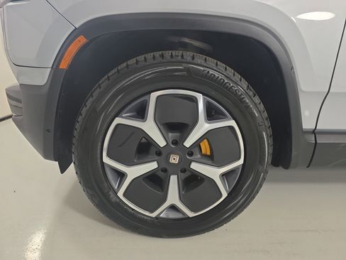 Used 2024 Rivian R1S Adventure AWD/4WD image 9