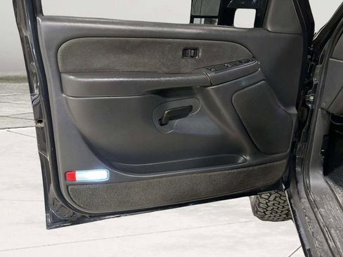 Used 2003 Chevrolet Silverado 2500 LS image 14