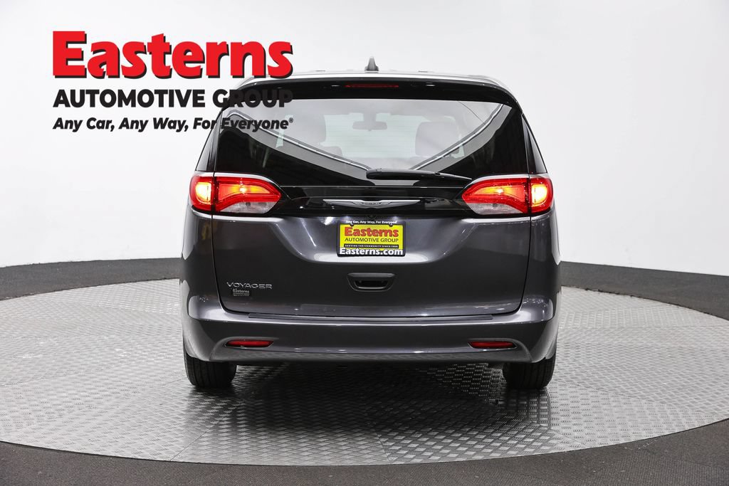 Used 2022 Chrysler Voyager LX FWD image 7