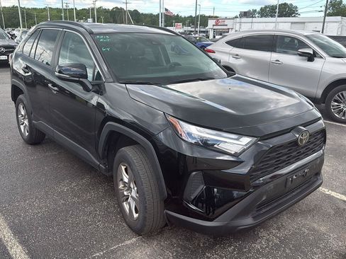 Used 2025 Toyota RAV4 XLE AWD/4WD image 7