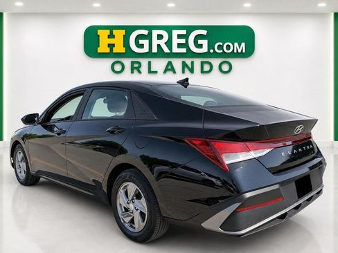 Used 2024 Hyundai Elantra SE FWD image 2