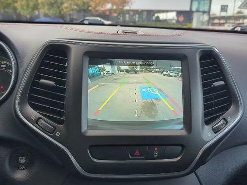 Used 2022 Jeep Cherokee Trailhawk w/ Trailer Tow Group image 7