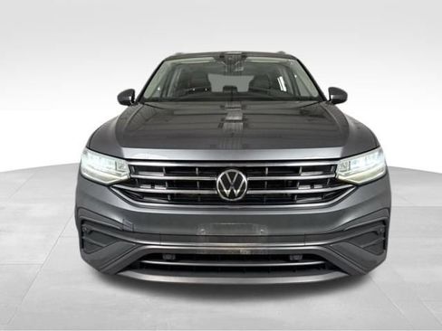Used 2022 Volkswagen Tiguan SE image 3