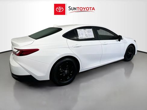 Used 2025 Toyota Camry LE image 4