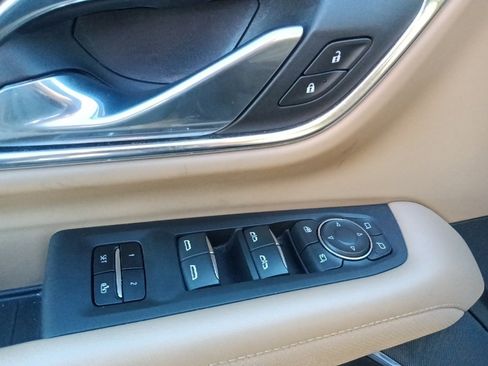 Used 2024 Chevrolet Suburban Premier image 12