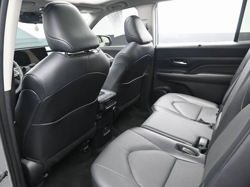 Used 2024 Toyota Grand Highlander XLE image 35