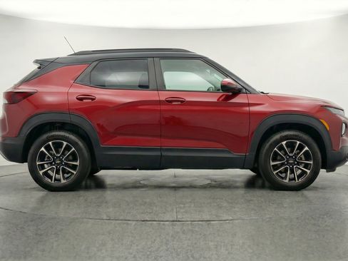 Used 2025 Chevrolet TrailBlazer LT FWD image 11
