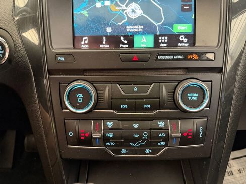 Used 2018 Ford Explorer XLT w/ Equipment Group 202A AWD/4WD image 11