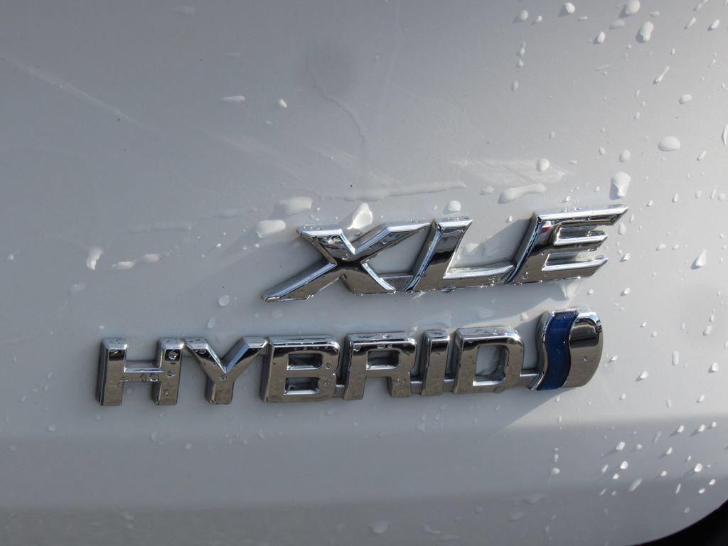 Certified 2023 Toyota Sienna XLE FWD image 8