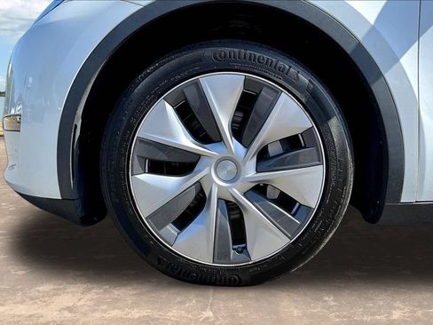 Used 2023 Tesla Model Y Long Range AWD/4WD image 28