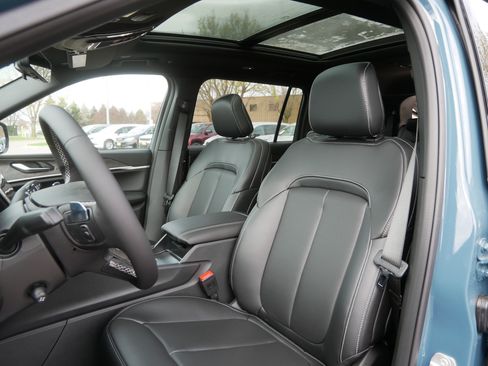 New 2026 Jeep Grand Cherokee L Limited w/ Luxury Tech Group II AWD/4WD image 4