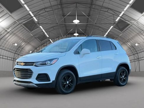 Used 2020 Chevrolet Trax LT w/ LT Convenience Package image 3