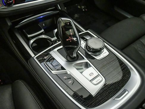 Used 2018 BMW 740i RWD image 21