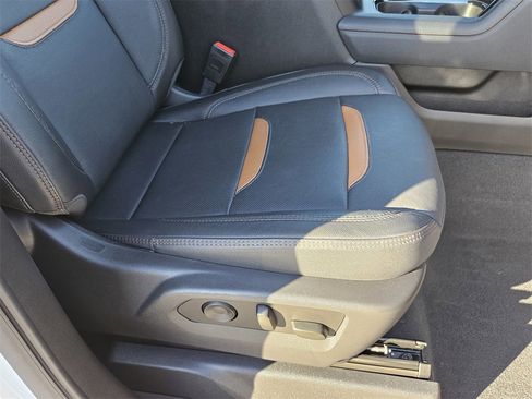 Used 2023 GMC Sierra 1500 AT4 w/ AT4 Premium Package image 38