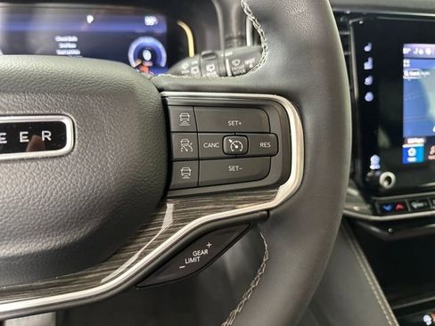 Used 2022 Jeep Wagoneer Series III w/ Flexible Seating Group image 36