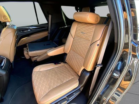 Used 2022 Cadillac Escalade Sport w/ Touring Package AWD/4WD image 19