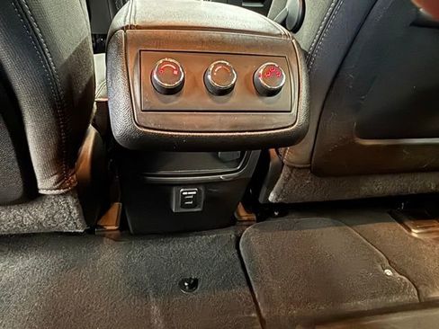 Used 2016 GMC Acadia SLE image 13